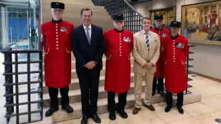 Chelsea Pensioners abseil down Lloyd’s building